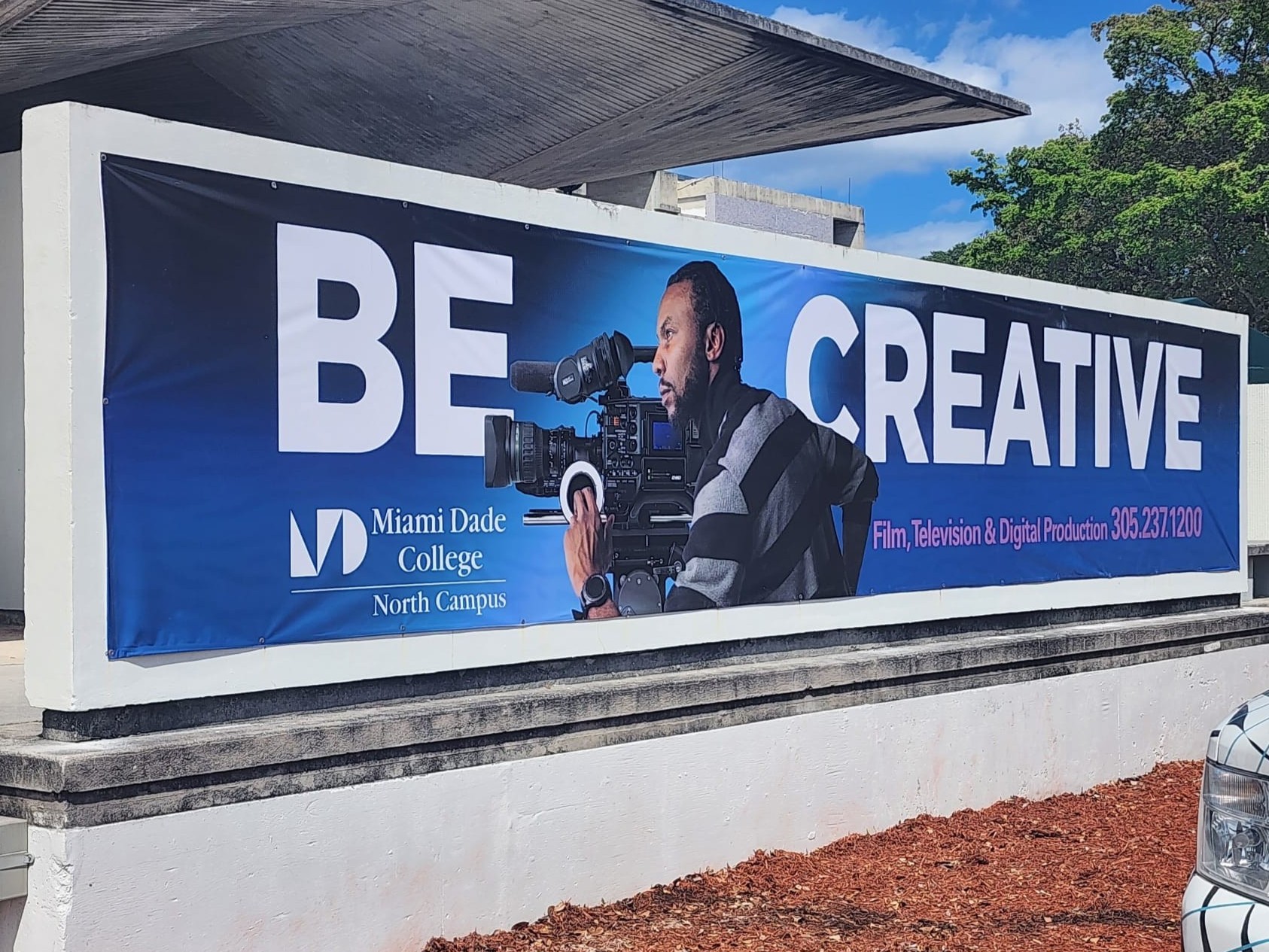 How Vinyl Banners Can Elevate Your Corporate and Social Events